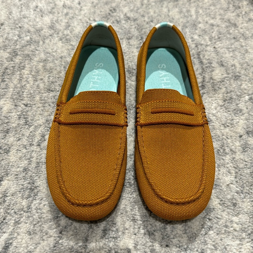 Excellent used condition. Rothy’s drivers